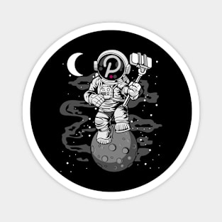 Astronaut Selfie Polkadot DOT To The Moon Crypto Token Cryptocurrency Wallet Birthday Gift For Men Women Kids Magnet